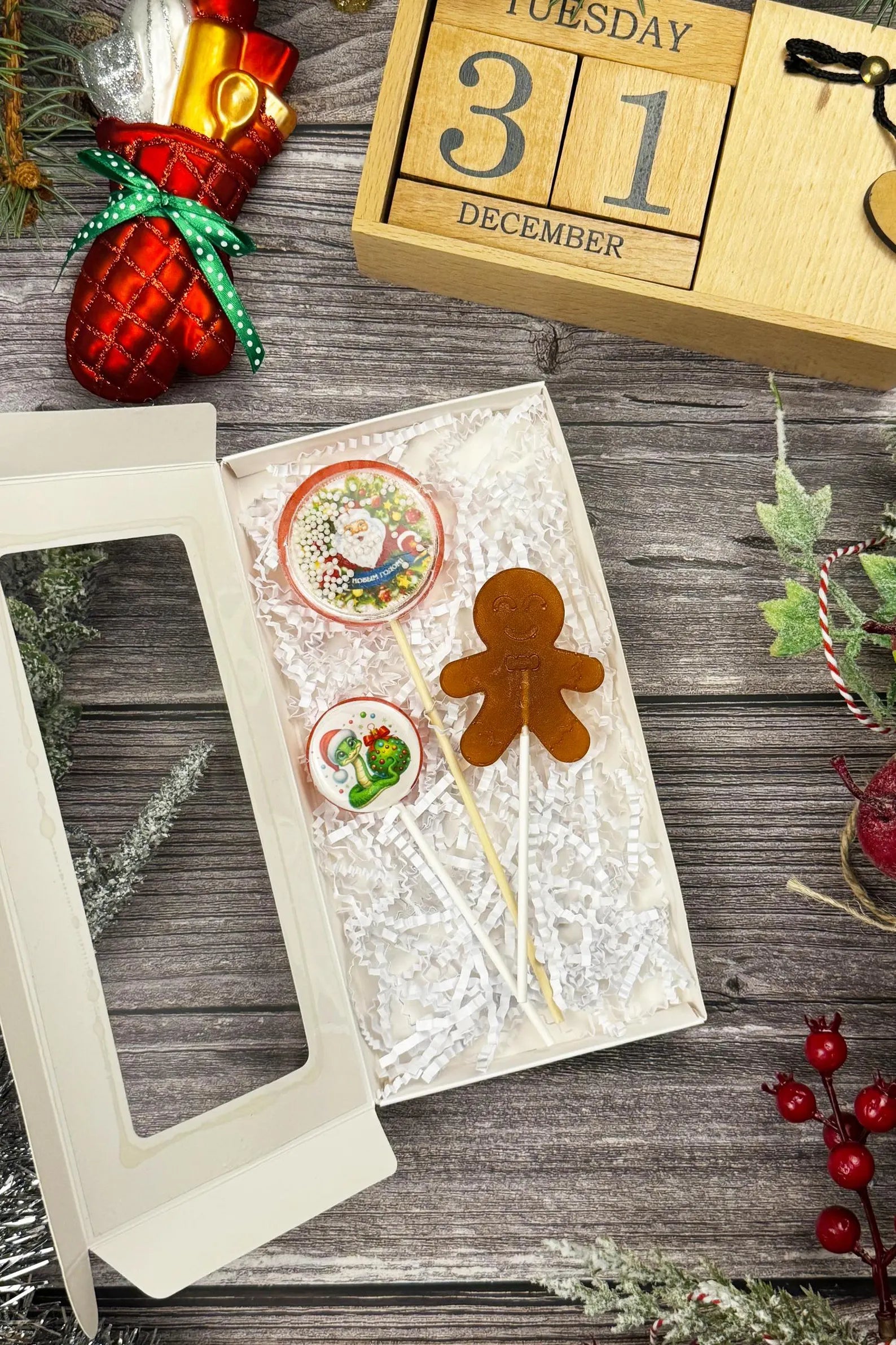 Sweet Gift Set for Christmas. Sweet Gift Set for New Year. Shaker Lollipop / Gingerbread Man / Round Lollipop. Gift Box. New Year Gift.